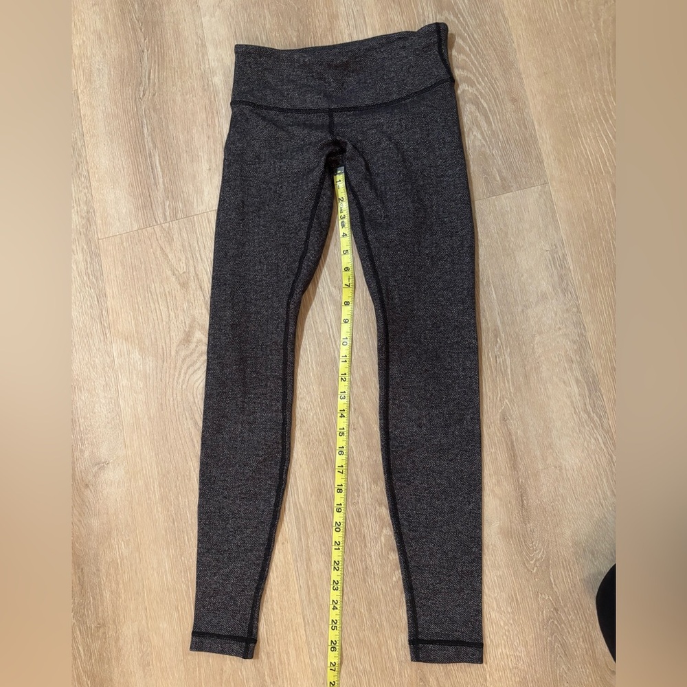 Lululemon gray/black patterned Leggings